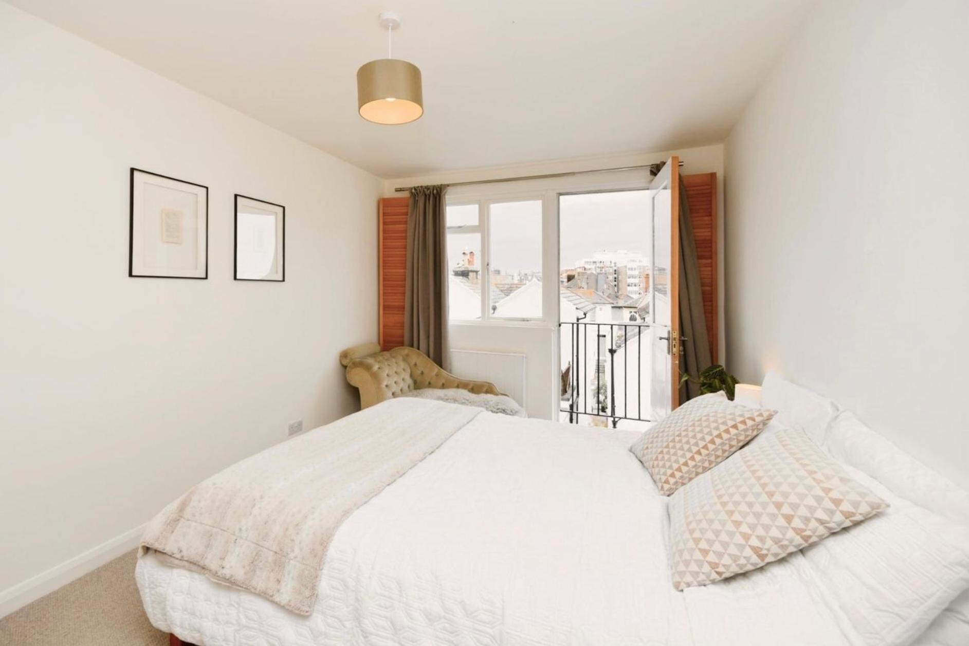 Sunny Seaside Sanctuary - Two Bedroom Apartment Brighton Exteriör bild